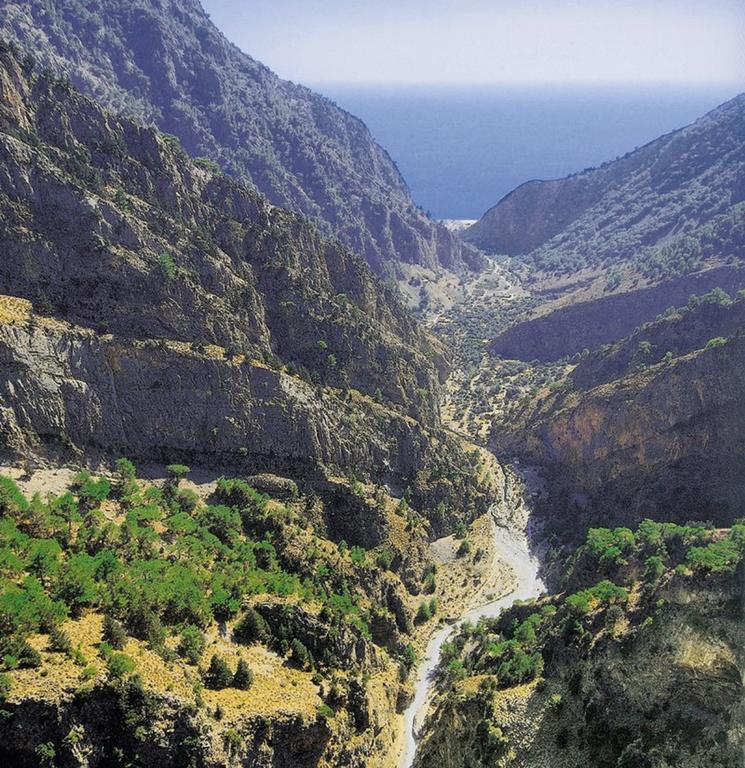 Artemis Studios Ayía Roúmeli Bilik gambar